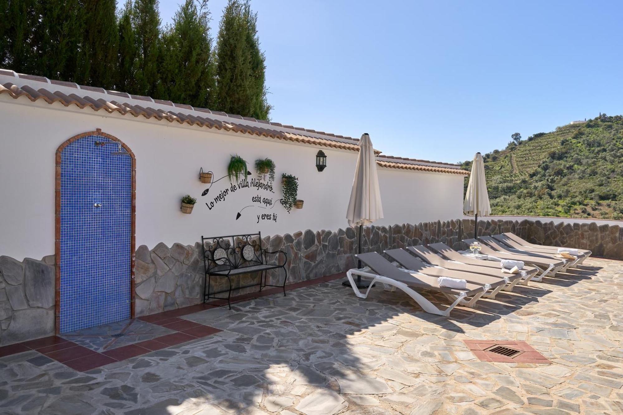 Villa Alejandro En Sayalonga Exterior photo